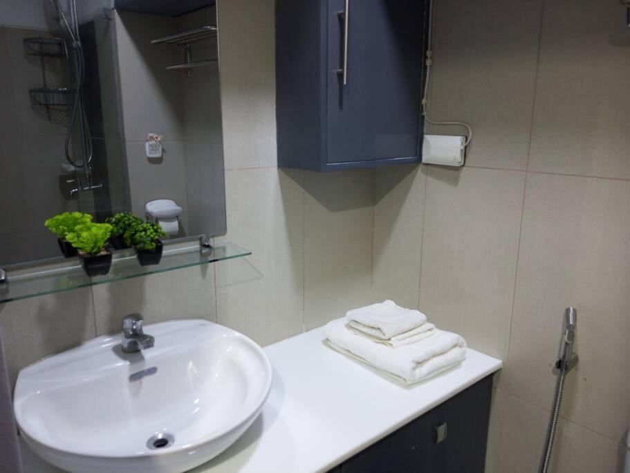 Casa Cintores Condo Near Picc With Free Parking Manila Exterior photo